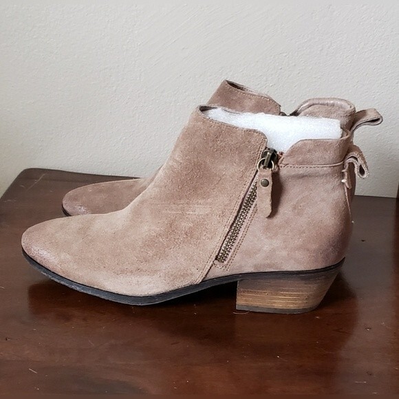 NEW Vince Camuto Tricera Suede Ankle Boot Size 8.5 - Picture 2 of 10